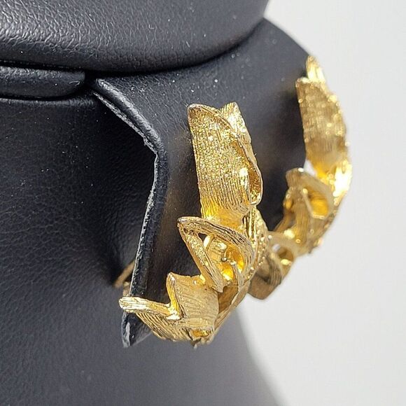 Vintage 80s Brushed Gold Climbing Tulip Clip-On Earrings Flame Textured Flower - Picture 6 of 7
